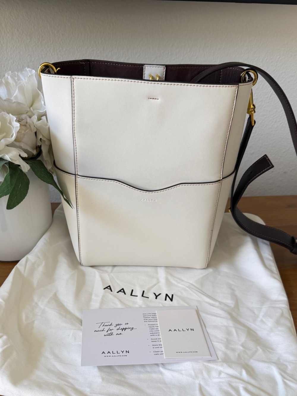 AALLYN Jordan white bucket bag
